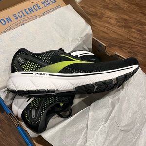 Men’s Brooks Running Sneakers Ghost 14 Size 9 medium Brand New